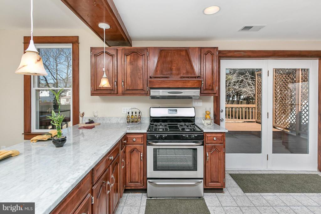 4400 Raspe Avenue Baltimore, MD 21206 - Photo 12 of 30 Chef's Kitchen with Walkout to Deck!