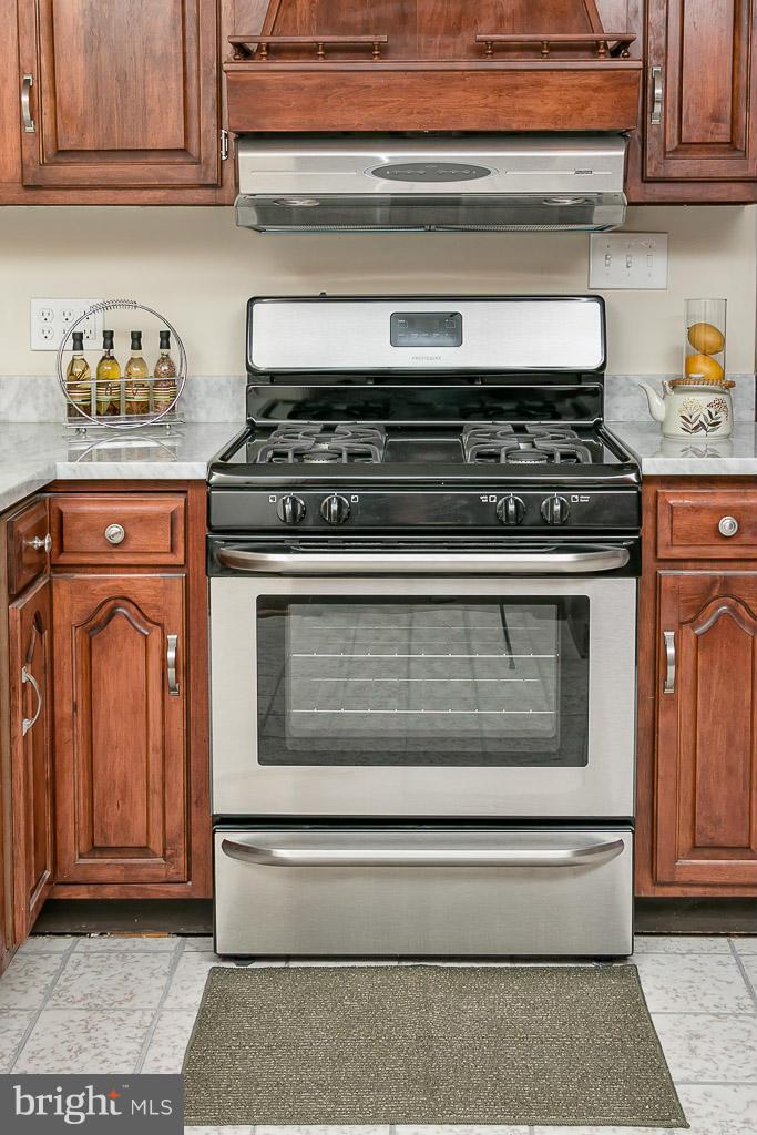 4400 Raspe Avenue Baltimore, MD 21206 - Photo 13 of 30 Chef's Kitchen with Gas Oven/Range/Hood!