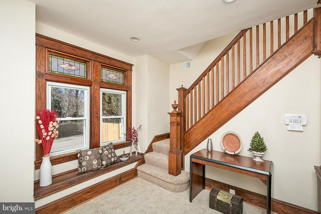 4400 Raspe Avenue Baltimore, MD 21206 - Photo 17 of 30 Foyer with Built In Window Seat!