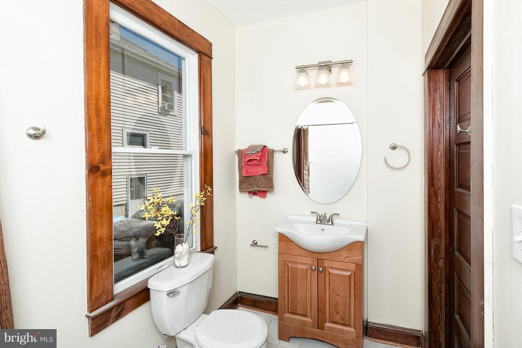 4400 Raspe Avenue Baltimore, MD 21206 - Photo 18 of 30 Full Bath on Main Level!