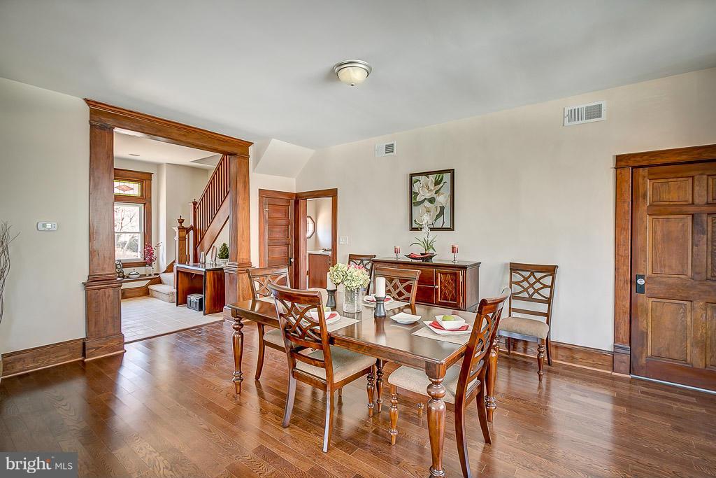 4400 Raspe Avenue Baltimore, MD 21206 - Photo 5 of 30 Separate Dining Area!