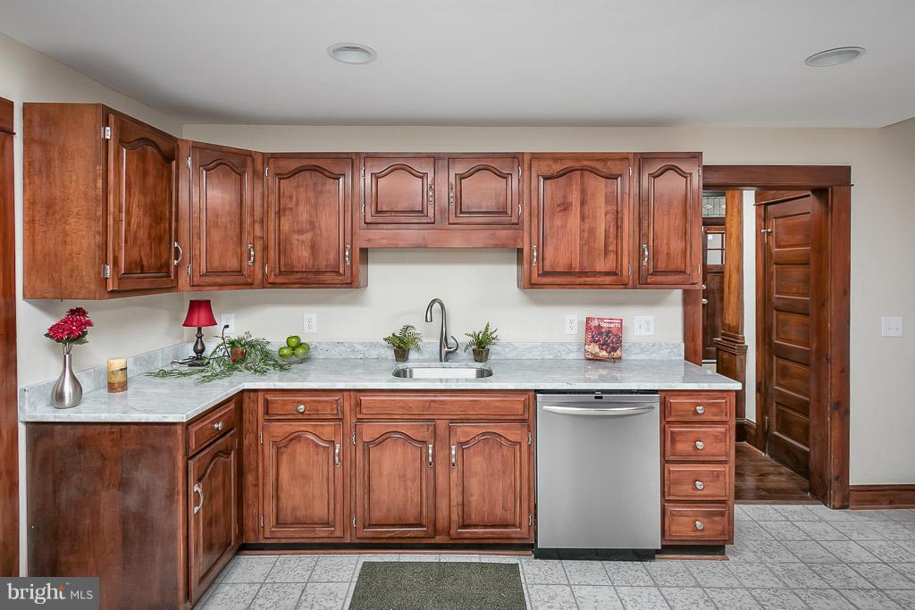 4400 Raspe Avenue Baltimore, MD 21206 - Photo 8 of 30 Chef's Kitchen with Stainless Steel Apps!