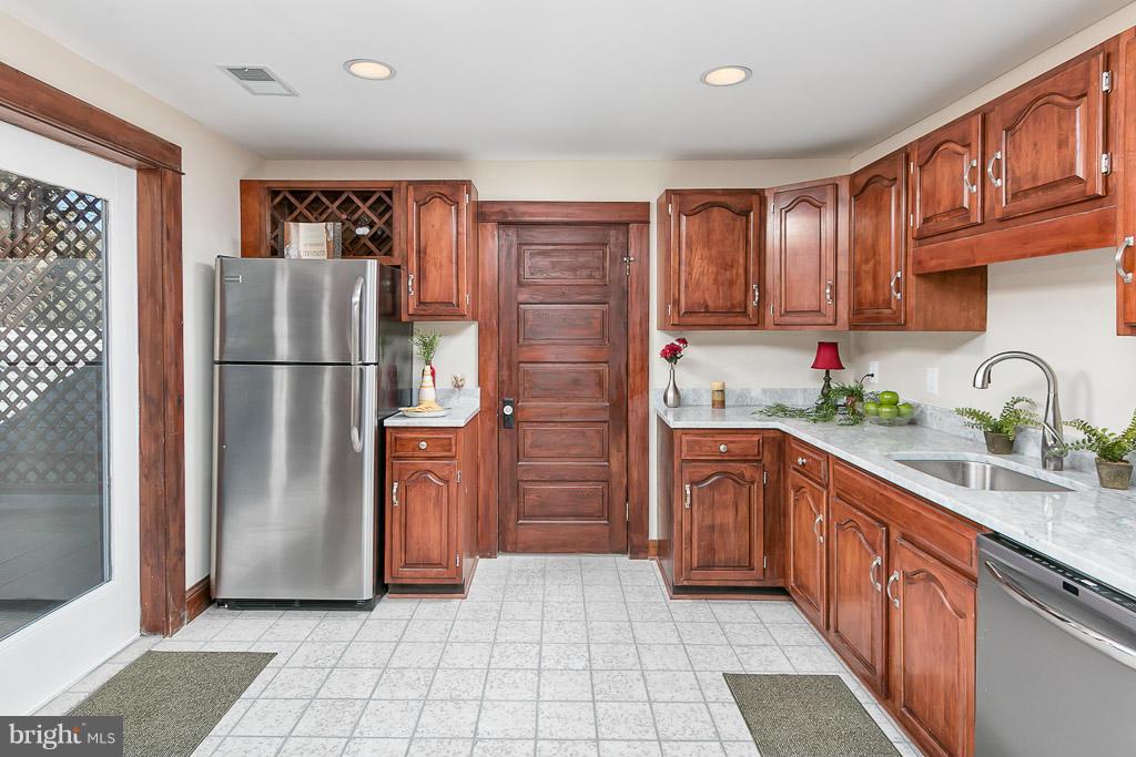 4400 Raspe Avenue Baltimore, MD 21206 - Photo 9 of 30 Chef's Kitchen with Ceramic Tile Floor!