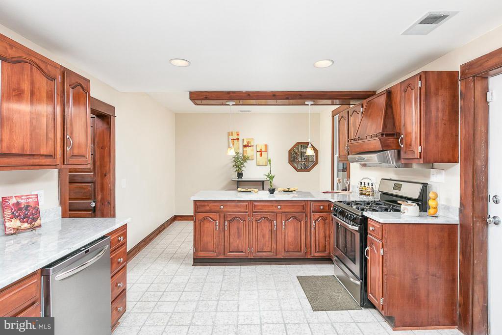 4400 Raspe Avenue Baltimore, MD 21206 - Photo 10 of 30 Chef's Kitchen with Wood Cabinets!