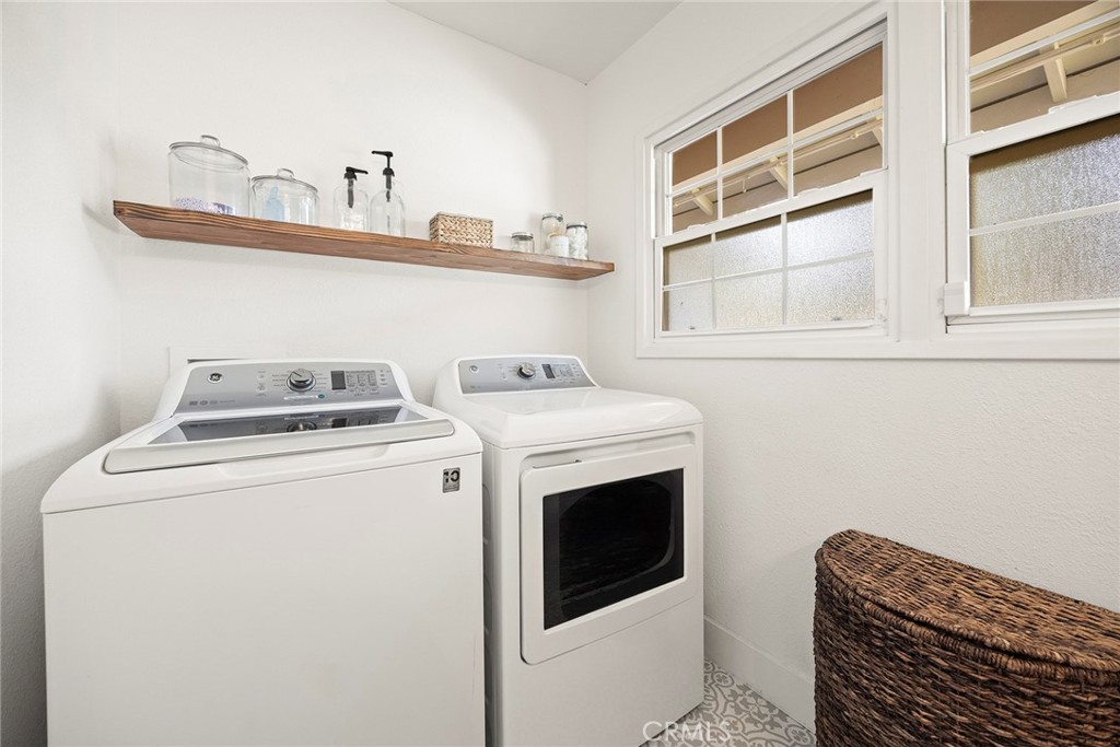 15914 West Road Whittier, CA 90603 - Photo 29 of 47 a utility room with dryer and washer