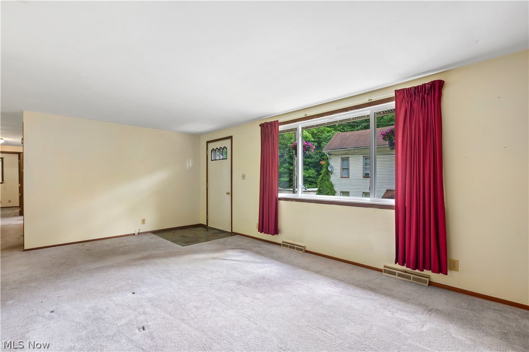 68282 Patterson Road Bridgeport, OH 43912 - Photo 6 of 32 Gallery Image 6