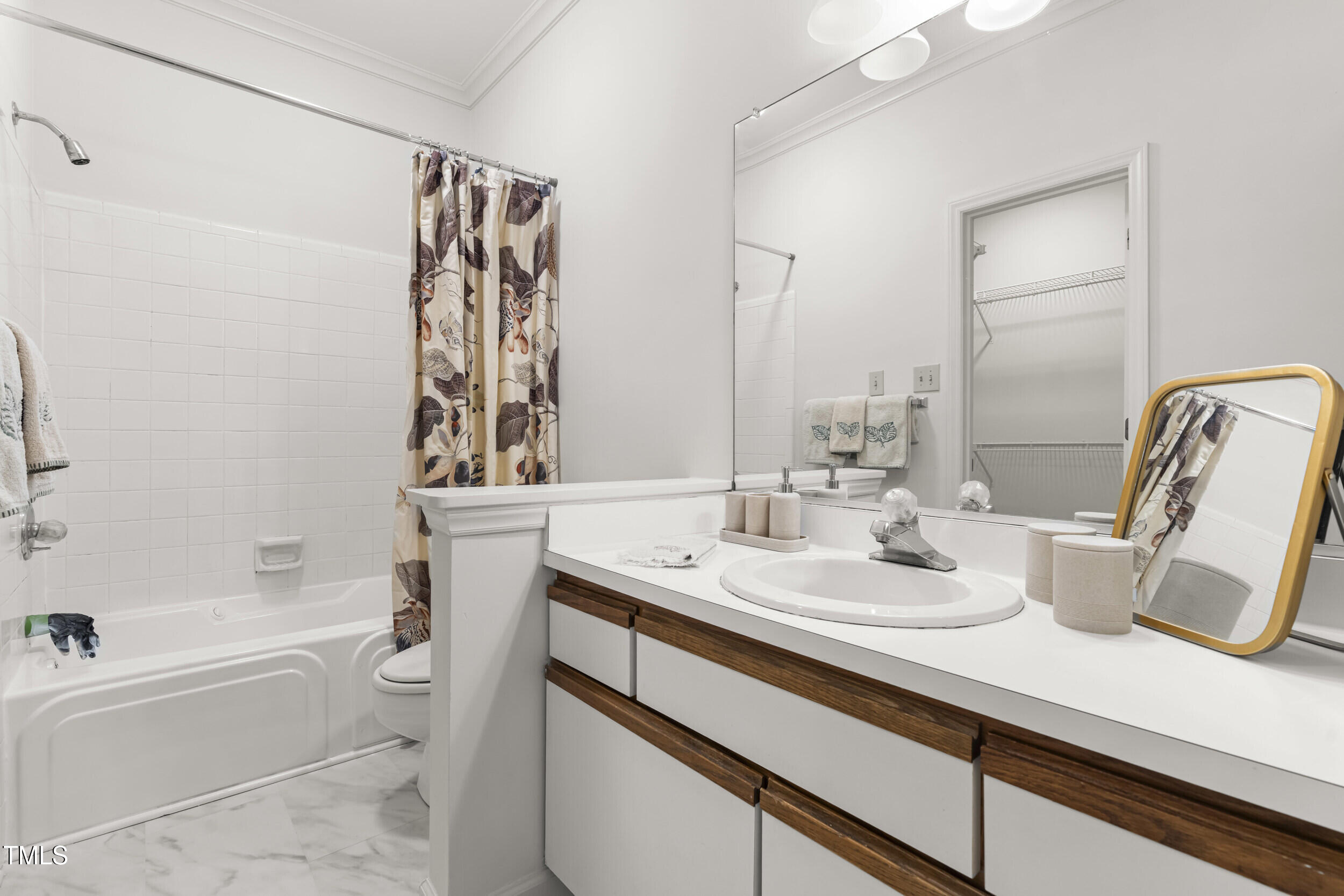 1000 Brighthurst Drive, Unit 103 Raleigh, NC 27605 - Photo 12 of 24 primary bath