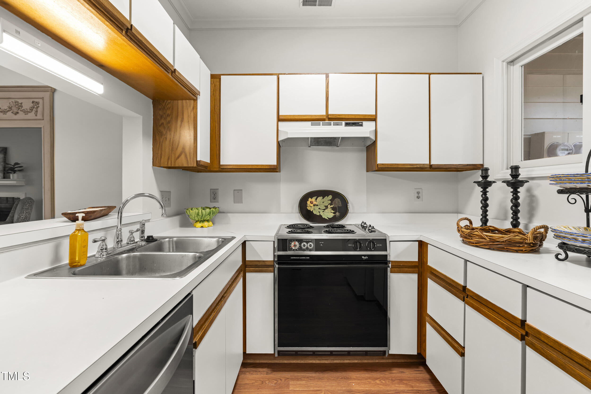 1000 Brighthurst Drive, Unit 103 Raleigh, NC 27605 - Photo 4 of 24 kitchen