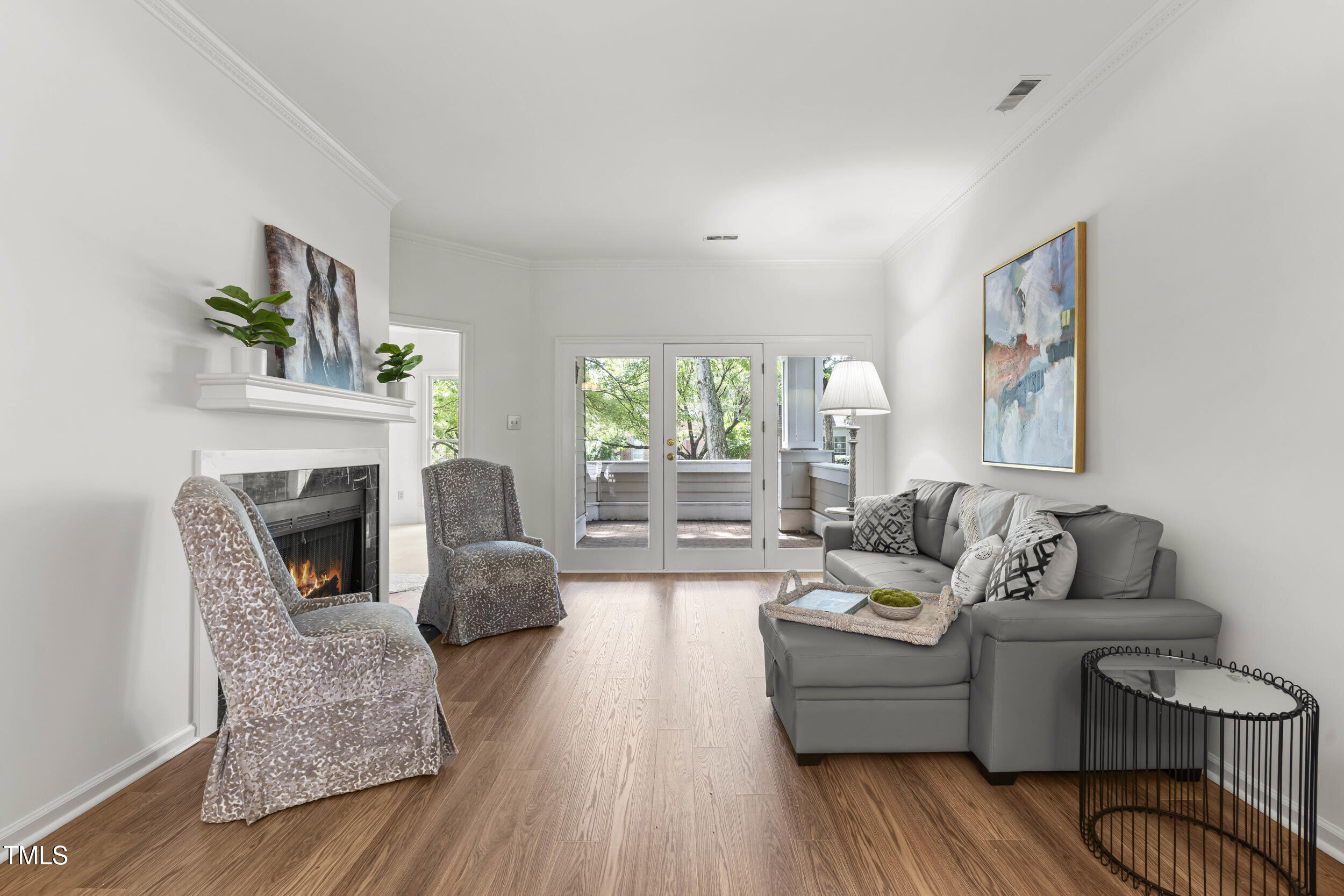 1000 Brighthurst Drive, Unit 103 Raleigh, NC 27605 - Photo 7 of 24 living room