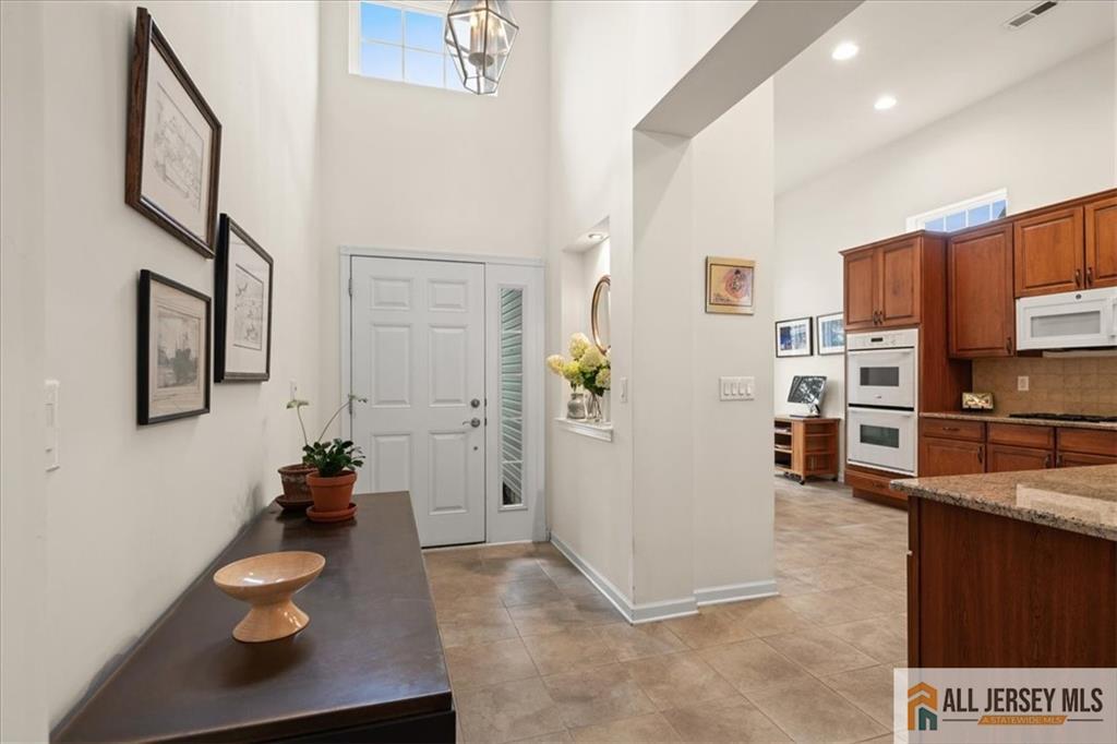 14 Hardwick Drive Kendall Park, NJ 08824 - Photo 3 of 52