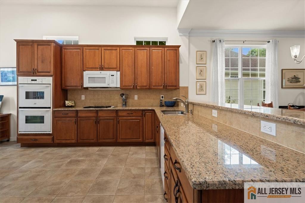 14 Hardwick Drive Kendall Park, NJ 08824 - Photo 4 of 52