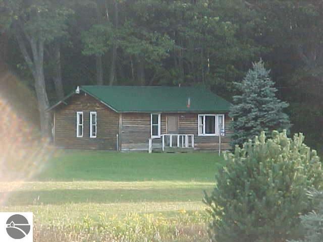 142 East Moorestown Road Lake City, MI 49651 - Photo 1 of 15 1668153.JPG