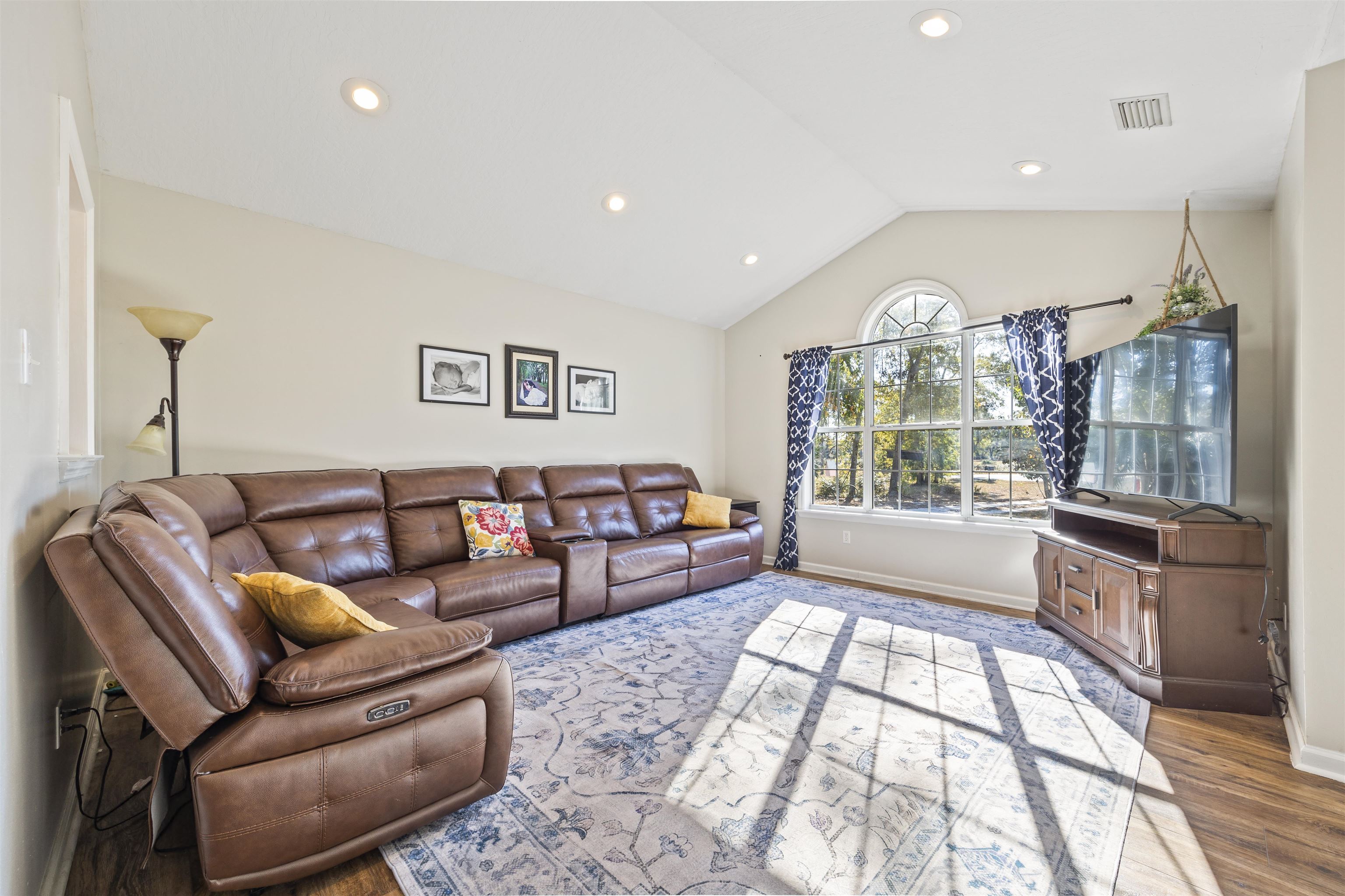 285 Northeast Green Tree Terrace Lee, FL 32059 - Photo 5 of 30