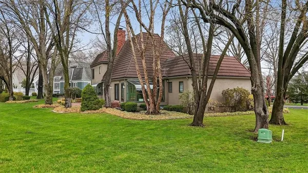 $999,800 | 12601 Pawnee Lane, Leawood, KS 66209