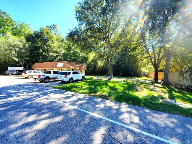 a houses view with outdoor space