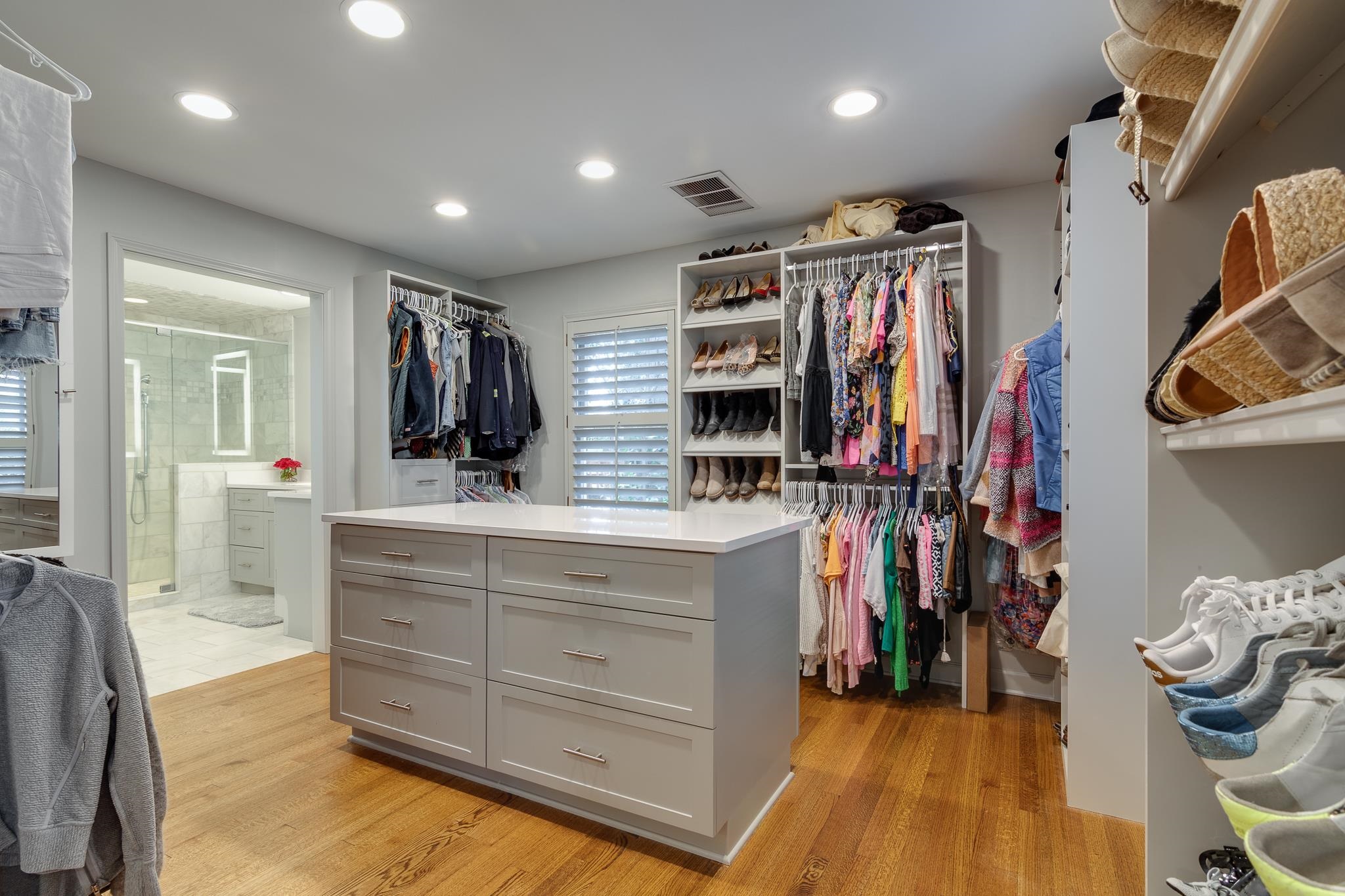 6417 Wood Bridge Road Memphis, TN 38119 - Photo 12 of 25 Where to begin? A place and space for everything!