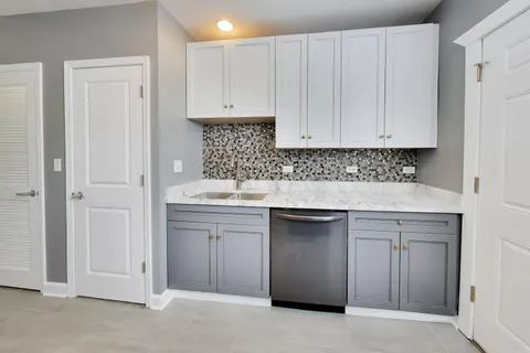 $250,000 | 4252 North Francisco Avenue, Unit 3, Chicago, IL 60618