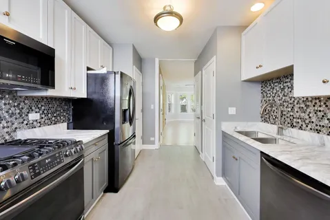 $250,000 | 4252 North Francisco Avenue, Unit 3, Chicago, IL 60618