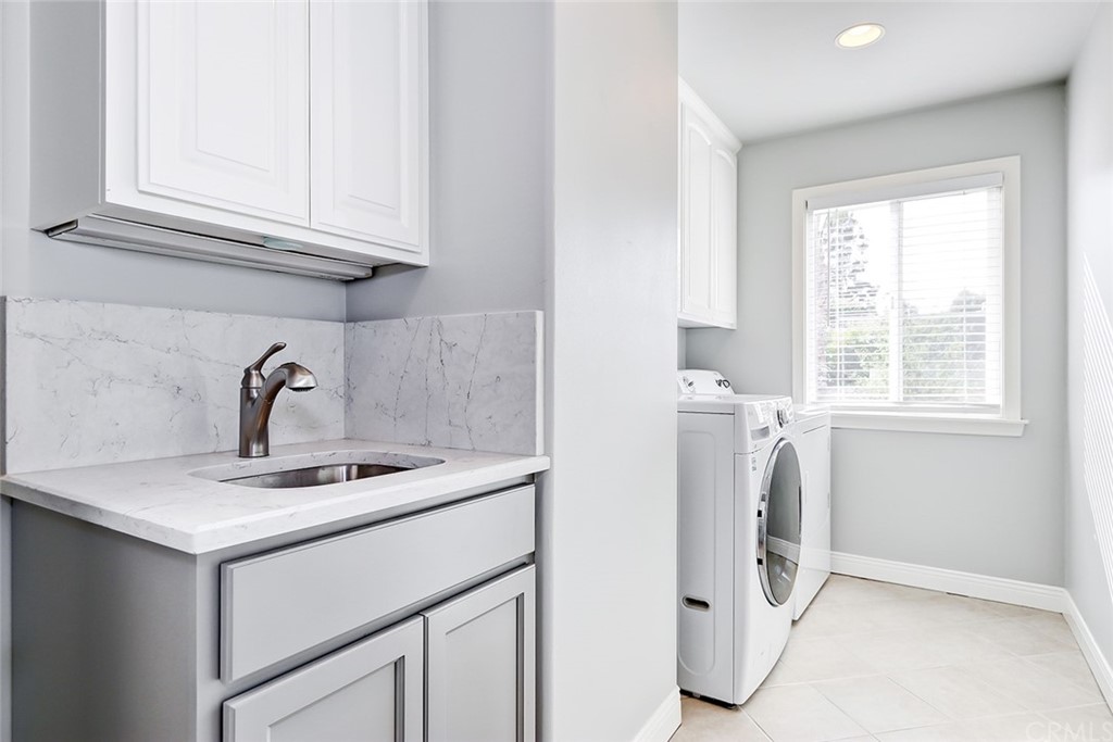 717 29th Street Manhattan Beach, CA 90266 - Photo 37 of 47 Upstairs separate laundry room