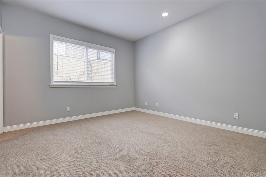 717 29th Street Manhattan Beach, CA 90266 - Photo 39 of 47 Entry level guest bedroom