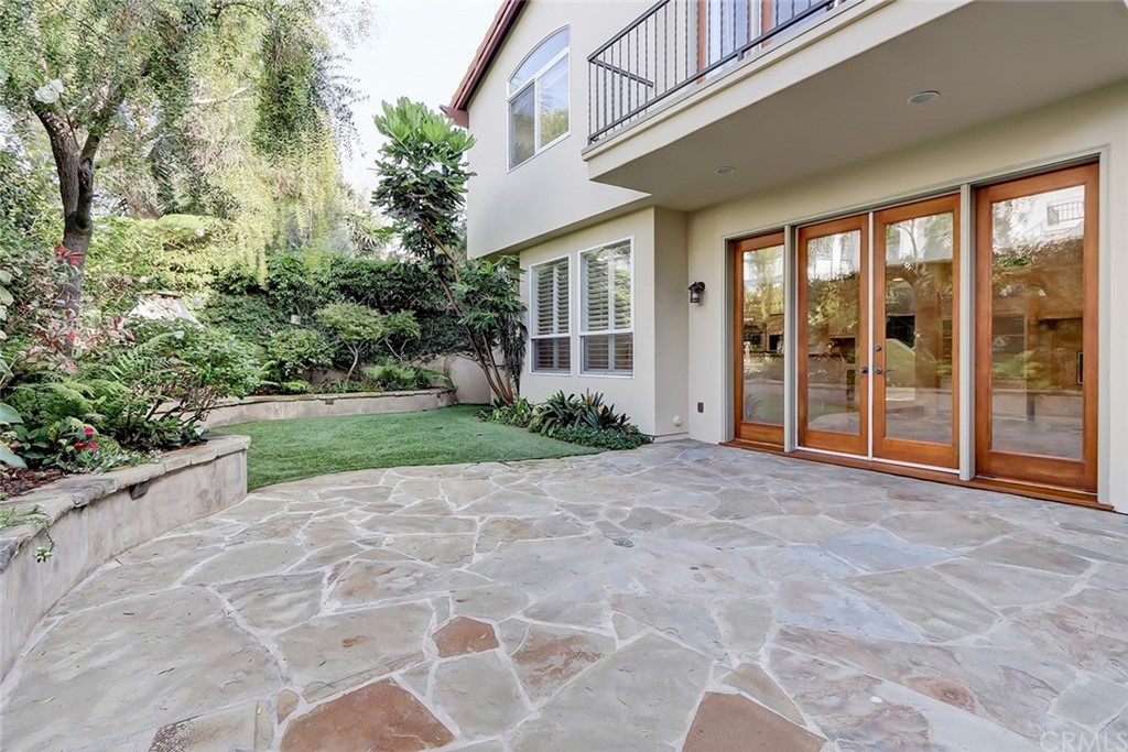 717 29th Street Manhattan Beach, CA 90266 - Photo 42 of 47 Private backyard adjacent to family room