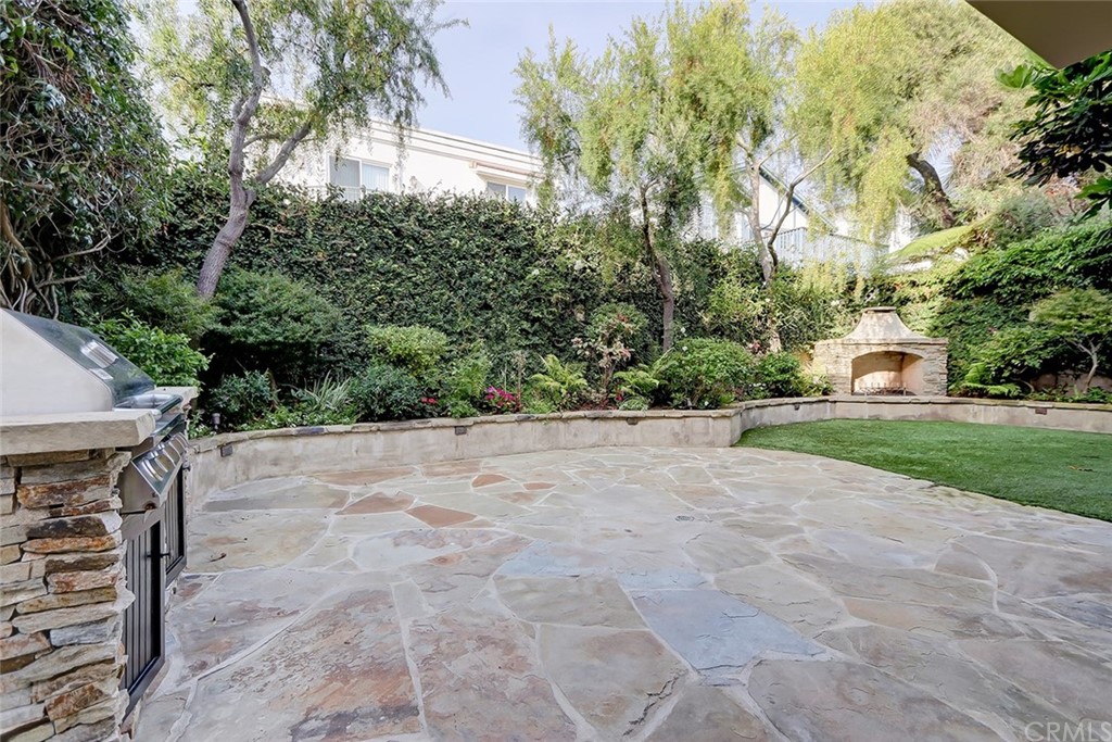 717 29th Street Manhattan Beach, CA 90266 - Photo 44 of 47 Lush landscaping and mature trees