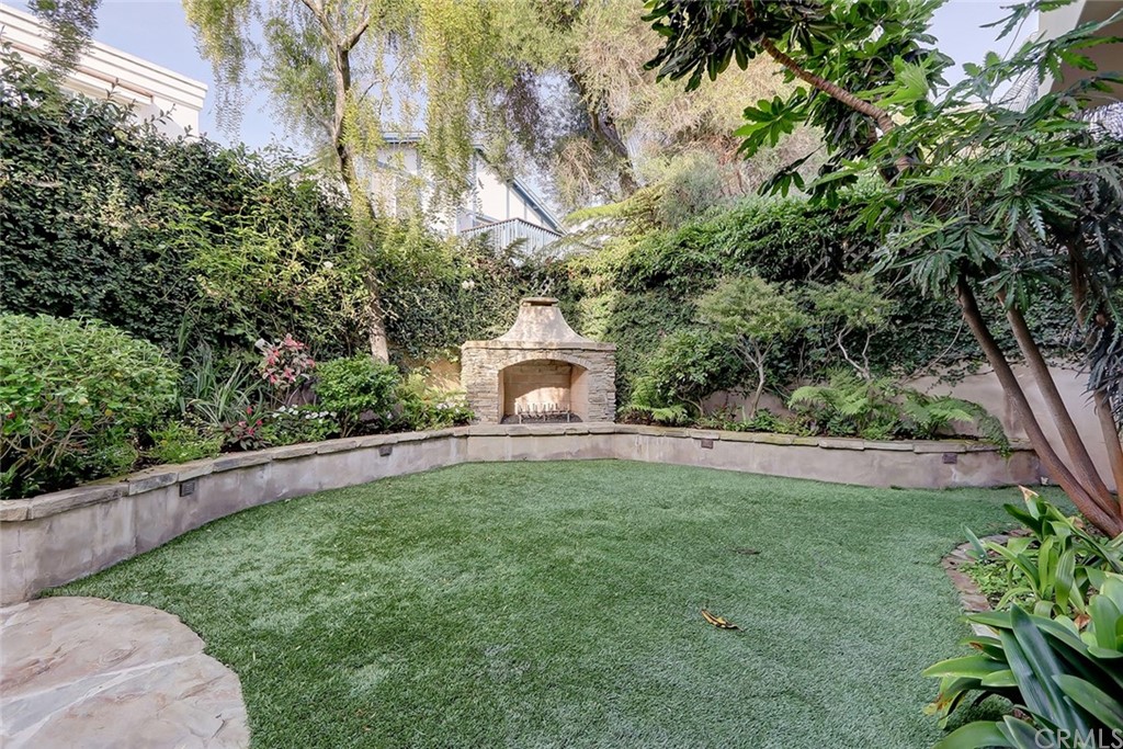 717 29th Street Manhattan Beach, CA 90266 - Photo 45 of 47 Low maintenance turf