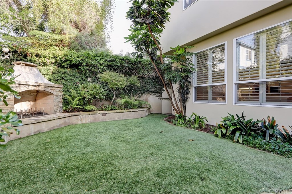 717 29th Street Manhattan Beach, CA 90266 - Photo 46 of 47 Outdoor fireplace