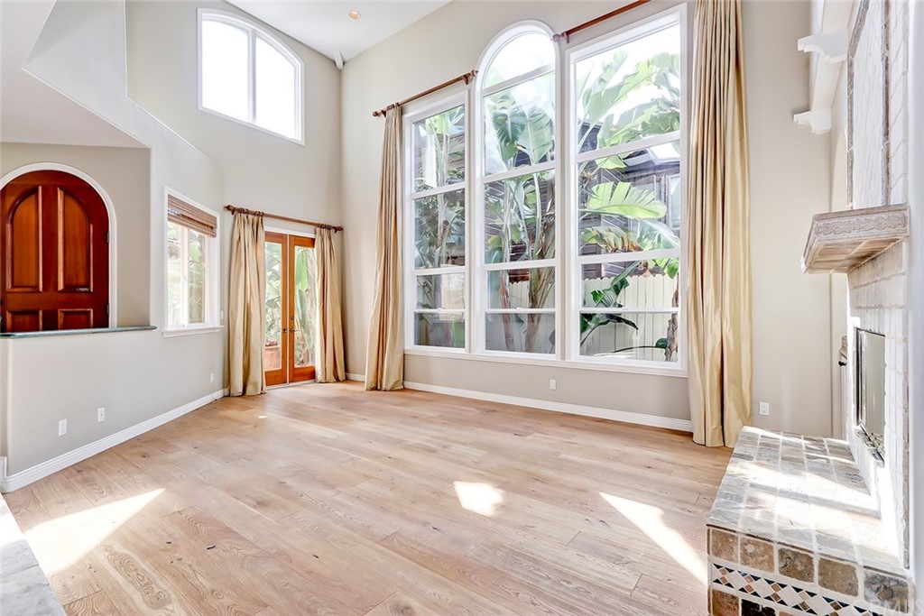 717 29th Street Manhattan Beach, CA 90266 - Photo 6 of 47 2 story ceiling formal living room