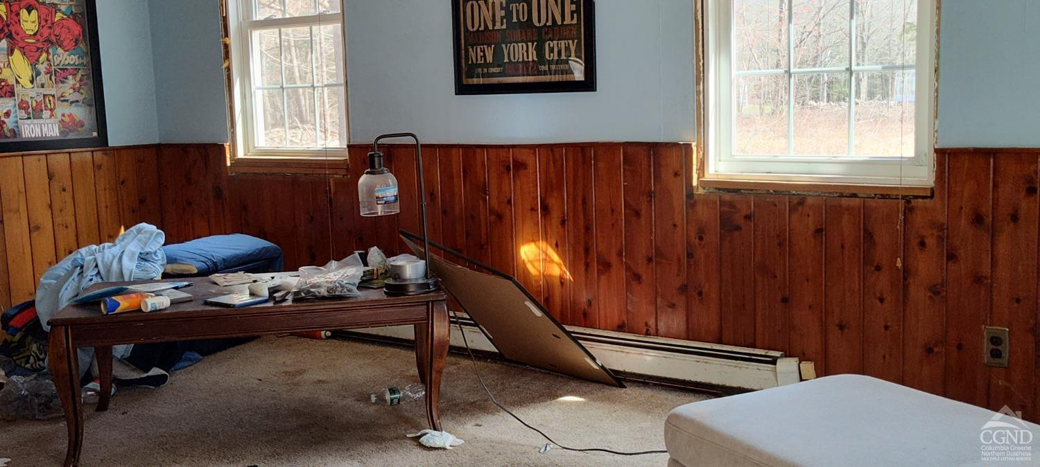 436-450 Scutt Road Greenville, NY 12083 - Photo 14 of 22 a living room with furniture