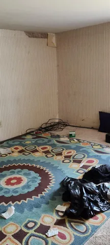 a view of a livingroom with furniture