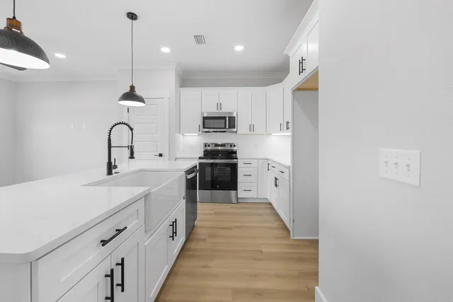 a view of empty room with wooden floor and ceiling fan