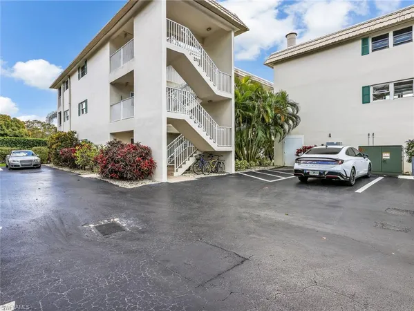 $1,900 | 3150 Binnacle Drive, Unit 106, Naples, FL 34103