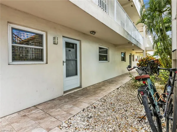 $1,900 | 3150 Binnacle Drive, Unit 106, Naples, FL 34103