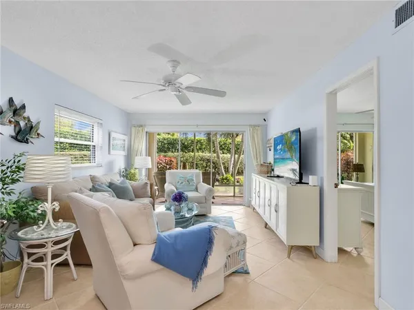 $1,900 | 3150 Binnacle Drive, Unit 106, Naples, FL 34103