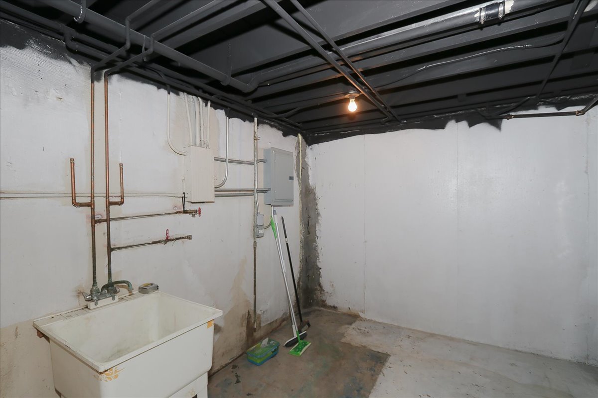 750 East Maple Street, Unit A Lombard, IL 60148 - Photo 24 of 26 a utility room with dryer and washer