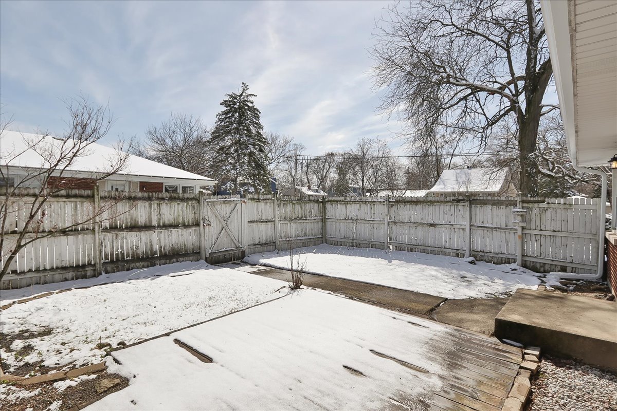 750 East Maple Street, Unit A Lombard, IL 60148 - Photo 26 of 26 a view of a backyard