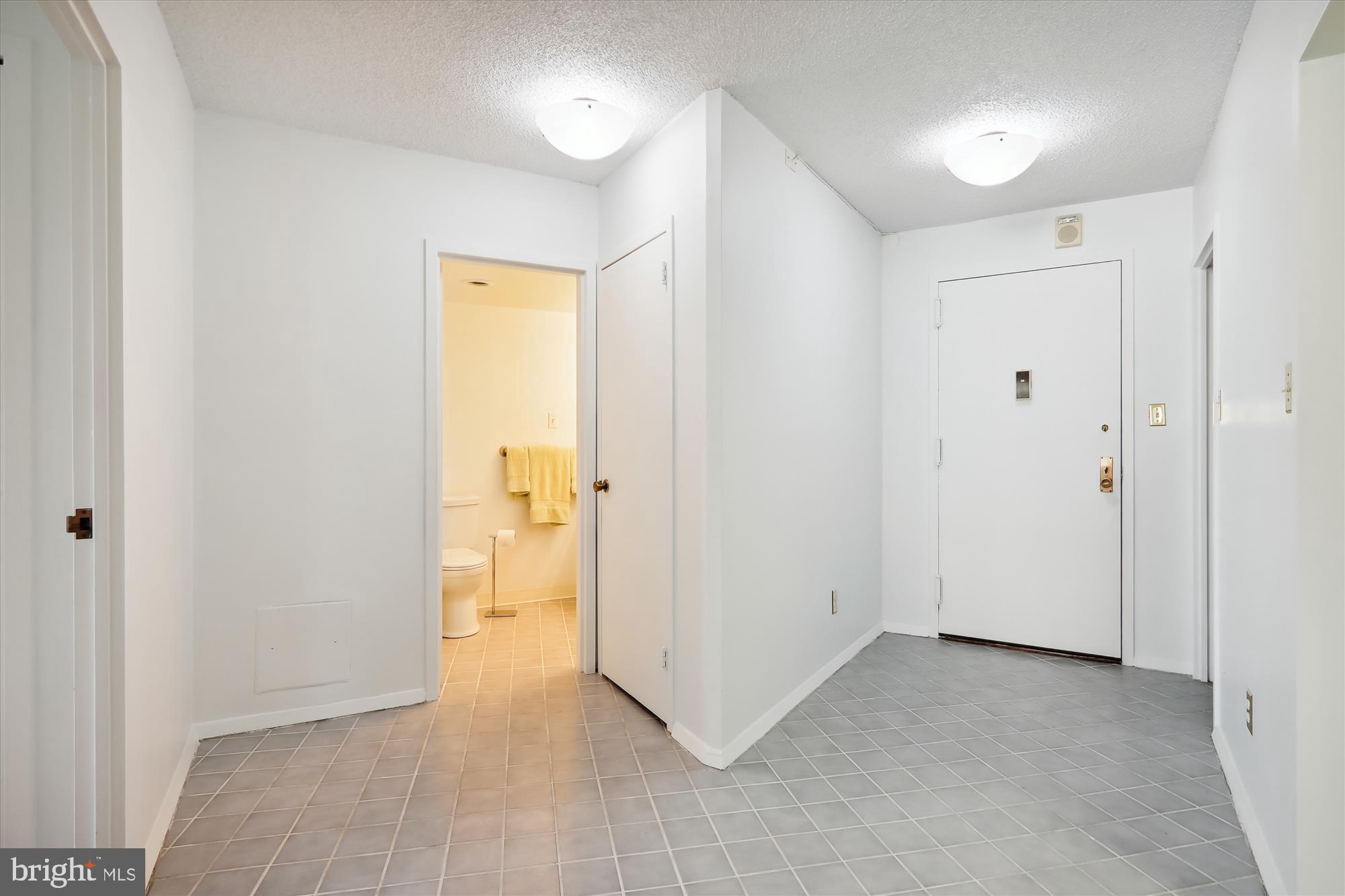 5225 Pooks Hill Road, Unit 701S Bethesda, MD 20814 - Photo 11 of 79 Entry Foyer