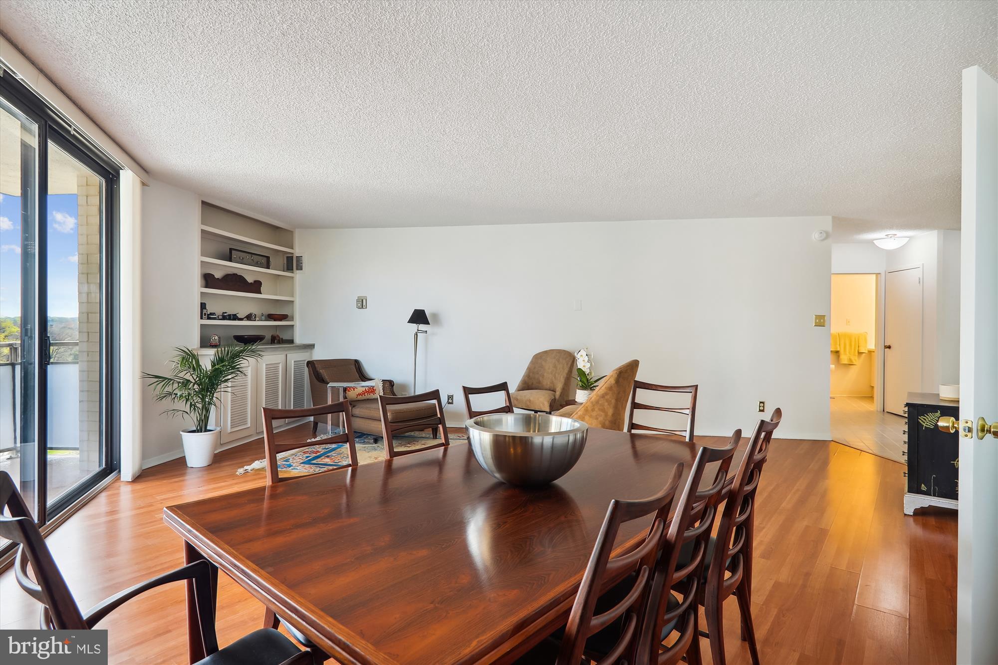 5225 Pooks Hill Road, Unit 701S Bethesda, MD 20814 - Photo 17 of 79 Living Area