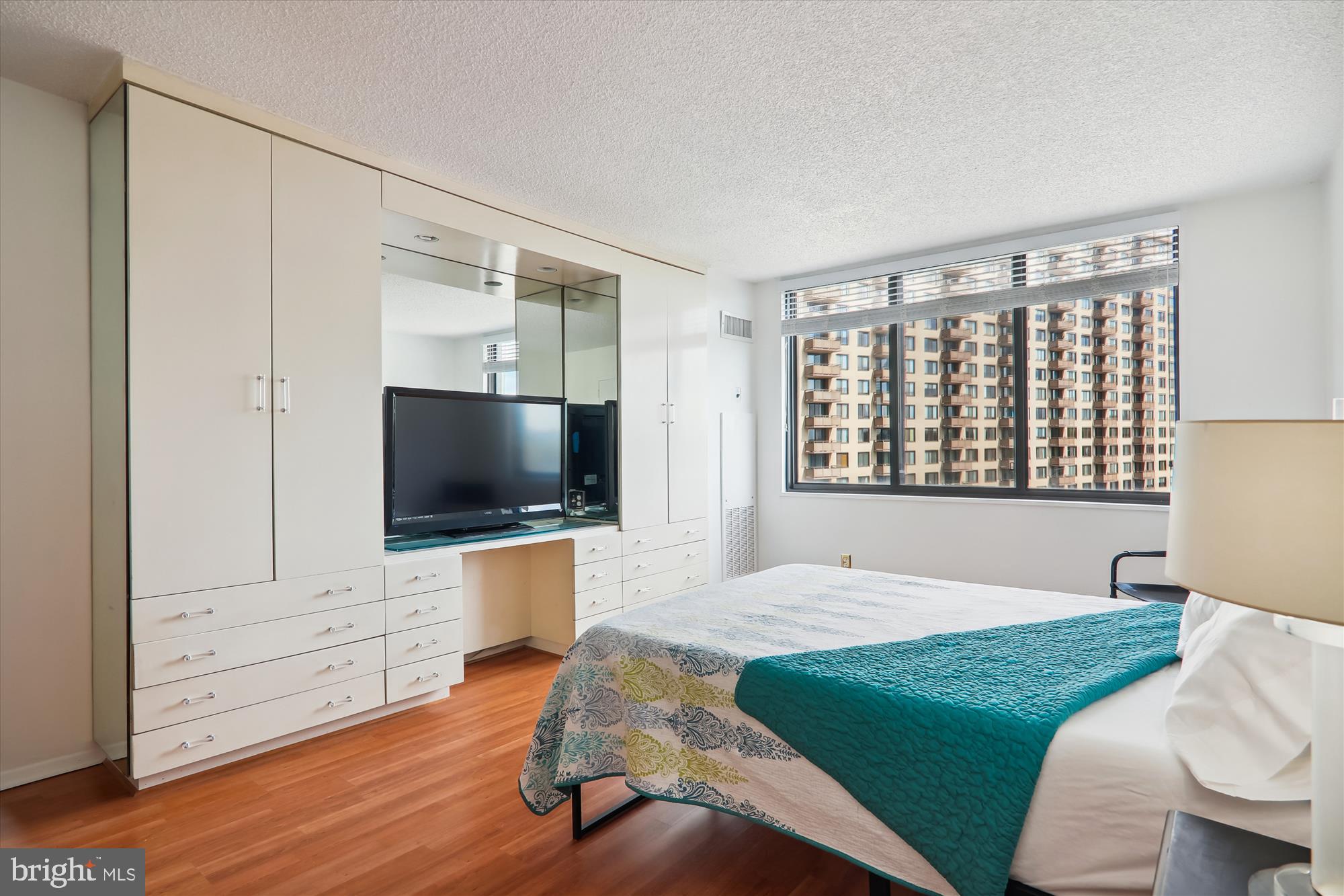 5225 Pooks Hill Road, Unit 701S Bethesda, MD 20814 - Photo 23 of 79 Built-in conveys