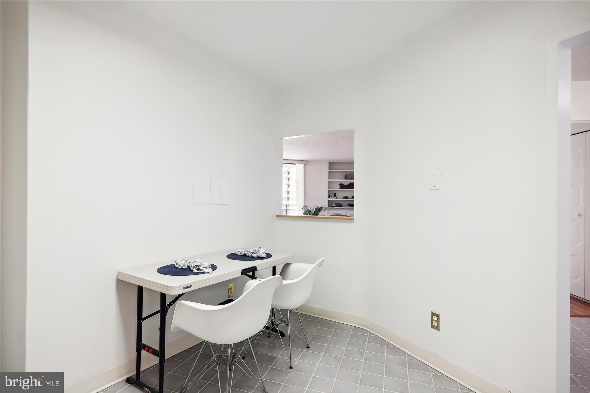 5225 Pooks Hill Road, Unit 701S Bethesda, MD 20814 - Photo 29 of 79 Table Space Kitchen