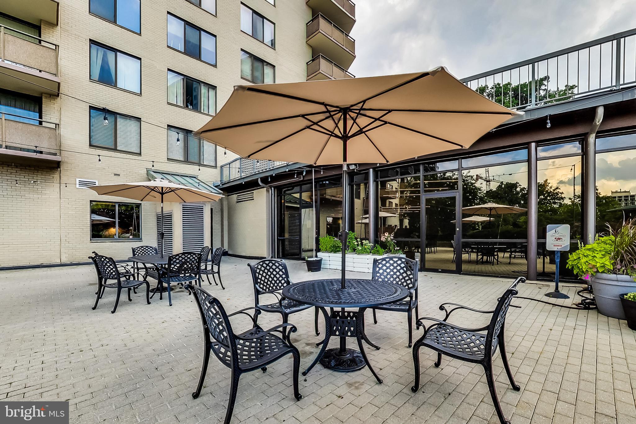 5225 Pooks Hill Road, Unit 701S Bethesda, MD 20814 - Photo 35 of 79 Restaurant Patio