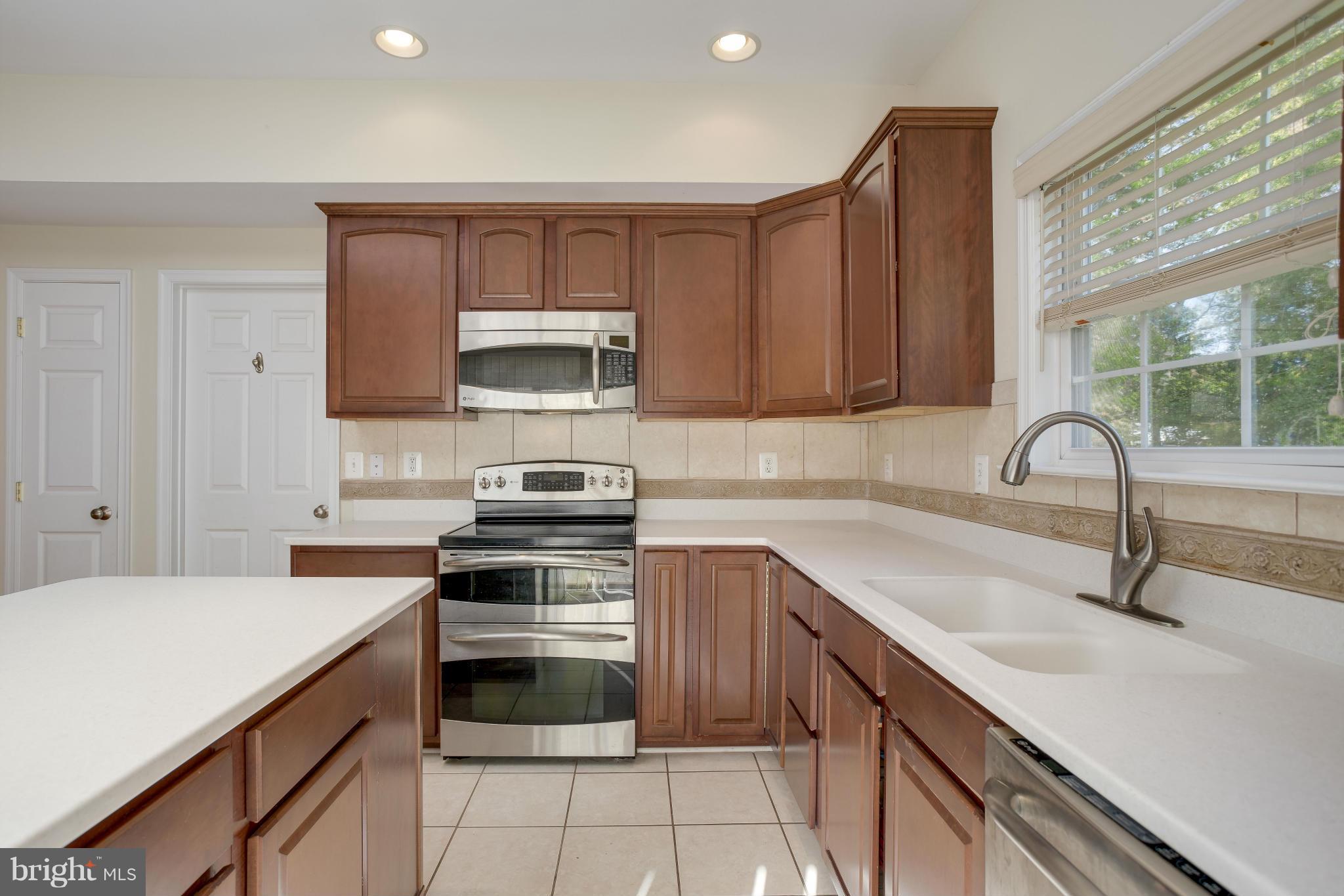 3509 Oak Road Laurel, MD 20724 - Photo 13 of 28 Kitchen