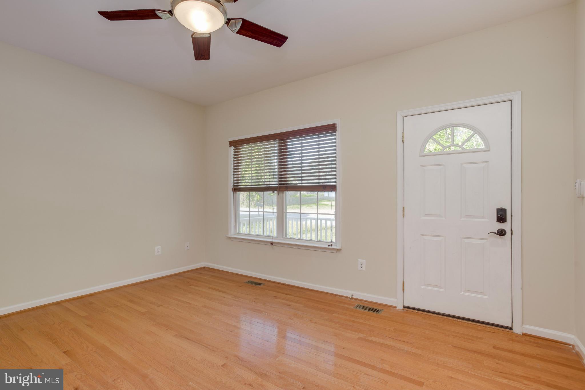 3509 Oak Road Laurel, MD 20724 - Photo 7 of 28 Living Room