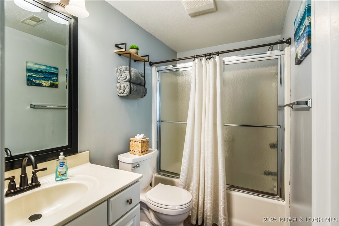 40 Lighthouse Road, Unit 3104 Lake Ozark, MO 65049 - Photo 25 of 33 Primary Bathroom