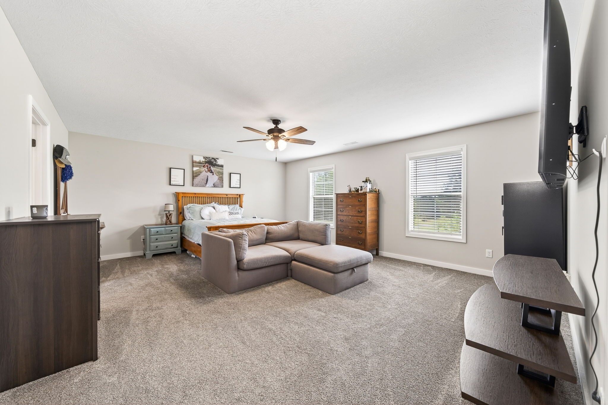 6810 Cherry Creek Road Cookeville, TN 38506 - Photo 18 of 35 a living room with furniture and a large window