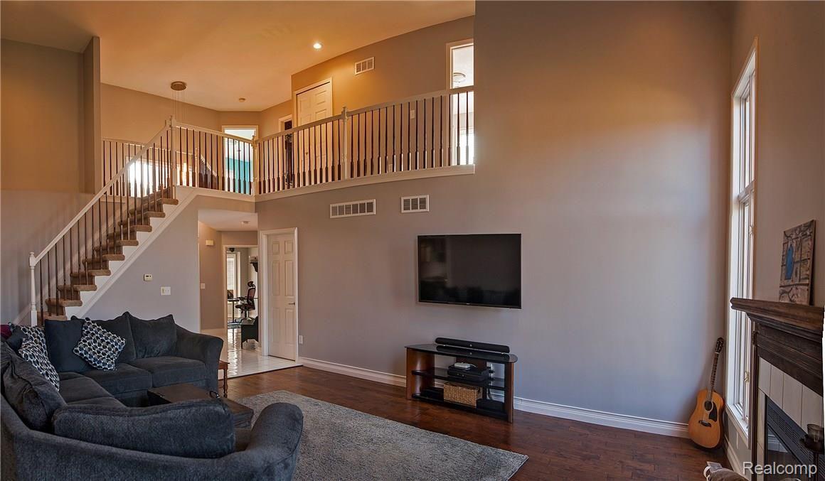 1041 River Mist Drive Rochester, MI 48307 - Photo 13 of 23 Great Room.jpg