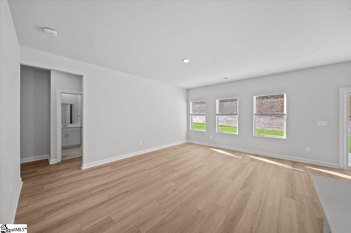 556 Cozy Blf Road Spartanburg, SC 29301 - Photo 6 of 30 Gallery Image 6