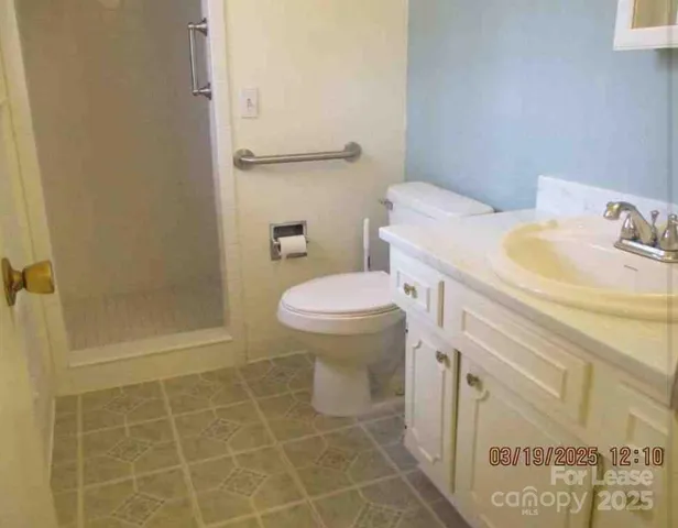 a view of empty room with a fireplace