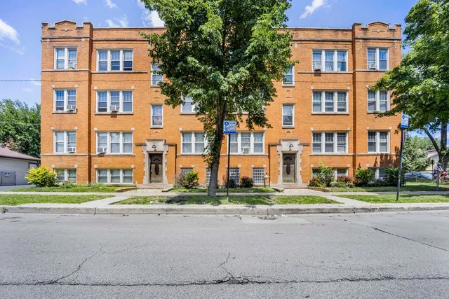 $1,395 | 4744 West Roscoe Street, Unit 2, Chicago, IL 60641